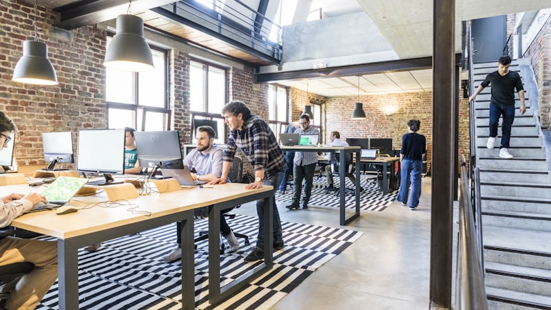 MILE米乐集团中心介绍，展示公司团队、资质与联系方式的图片